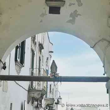 Perché è apparsa una madonnina sotto l'arco di San Nicola? - Valle d'Itria News - ValleditriaNews