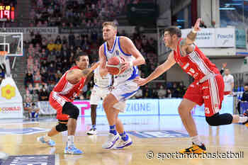 Reggio è una grandine dall'arco, ma Sassari ha l'ombrello: Bendzius la decide in overtime - Sportando