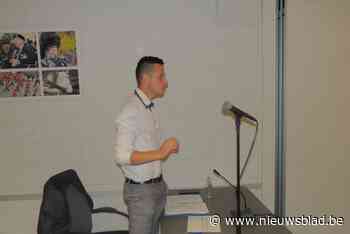 Jens Stoffelen legt de eed af als raadslid - Het Nieuwsblad