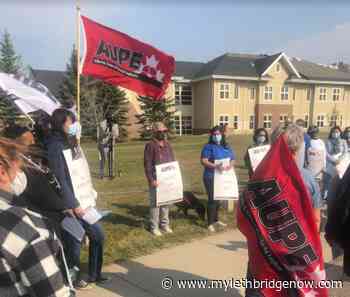 Workers rally outside Lethbridge's Fairmont Extendicare against proposed cuts - My Lethbridge Now