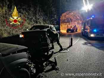 Incidente in via per San Fermo, un ferito. Gli occupanti di una delle due auto spariscono dopo lo schianto - Espansione TV