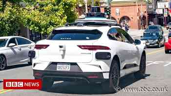 Self-driving Waymo cars clog up dead-end San Francisco street