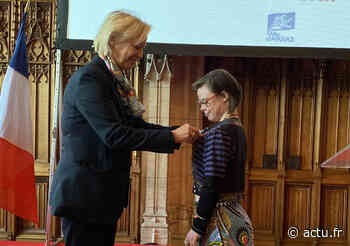 L'IMAGE. Eléonore Laloux, conseillère municipale à Arras, décorée de l'ordre national du Mérite - actu.fr