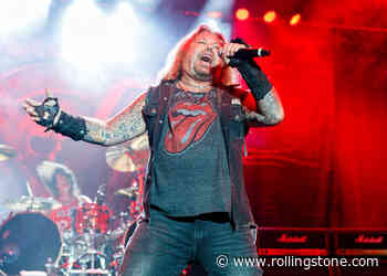 Mötley Crüe Singer Vince Neil Breaks Ribs After Falling Off Stage