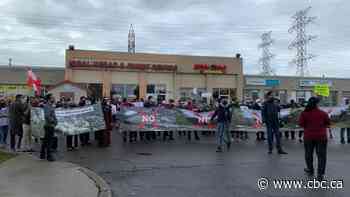 Thorncliffe Park protestors step up fight against Metrolinx railyard project