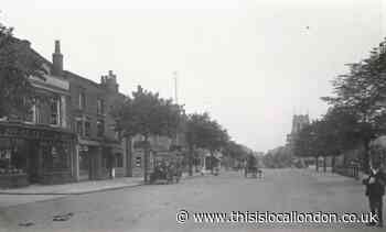 Car and horse and cart pictured together on Essex street a century ago