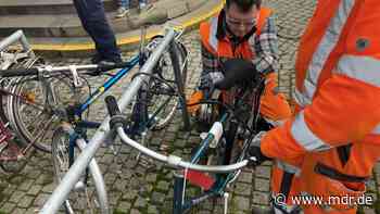 Stadt Chemnitz beseitigt "Fahrradleichen" am Hauptbahnhof | MDR.DE - MDR