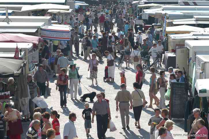 Politie waarschuwt voor online oplichters tijdens wekelijkse markt