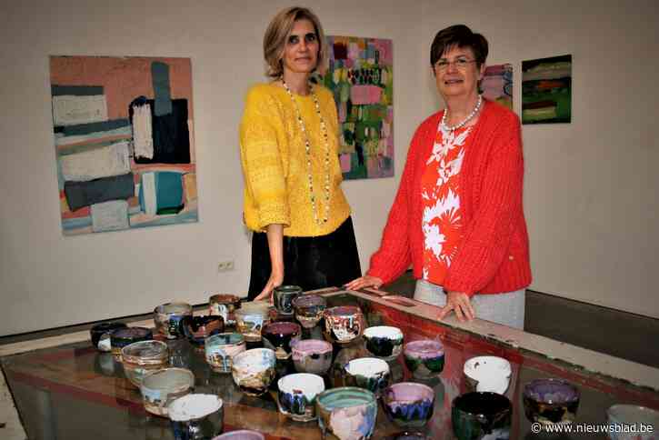 Els en Christel exposeren hun abstracte kunstwerken