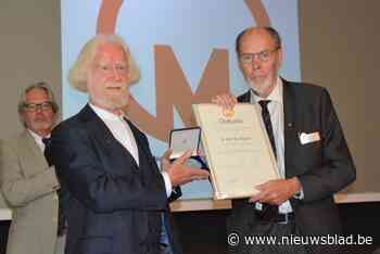 Voormalig stadsbeiaardier Jo Haazen ontvangt Erepenning van serviceclub Marnixring