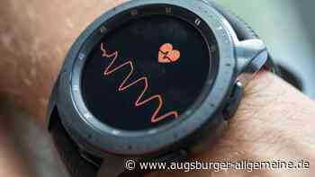 Rentner stürzt mit dem Rad, Uhr alarmiert Rettungskräfte