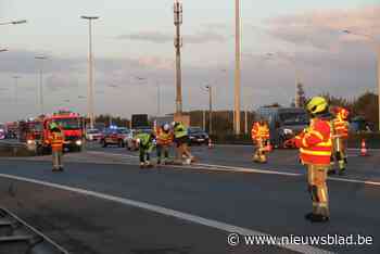 Kilometerslange file door ongeval op E17 (Lokeren) - Het Nieuwsblad