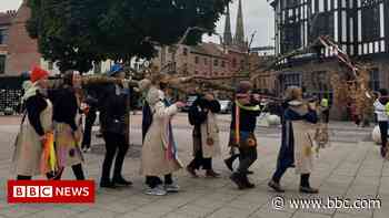 Coventry City of Culture: Artists parade trees felled for HS2 - BBC News
