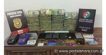 Foragido, estelionatário de SP é preso ostentando e lavando dinheiro em Imbituba e Paulo Lopes; carros de luxo e R$ 647 mil são apreendidos - Portal AHora