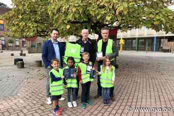 Fluohesjes voor Boechoutse schoolkinderen (Boechout) - Gazet van Antwerpen