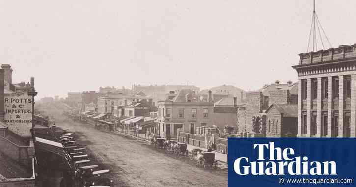 Old Vintage Melbourne: Cup parties, street scenes and migrant arrivals – in pictures