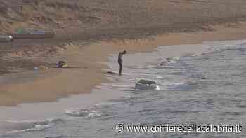 Migranti, in 60 sbarcano a Crotone - Corriere della Calabria