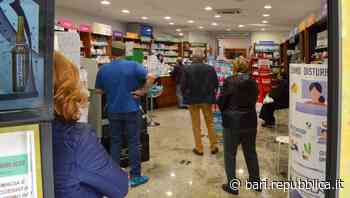 Green Pass, a Bari farmacie verso il tutto esaurito per i tamponi. In molti prenotano "pacchetti" di test - La Repubblica