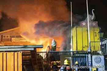 Politie onderzoekt oorzaak grote brand bij bedrijf aan Beverwijkse Industrieweg [video] - IJmuider Courant
