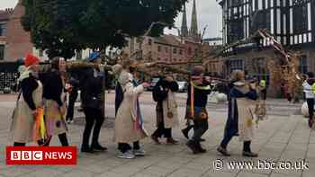 Coventry City of Culture: Artists parade trees felled for HS2