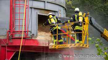 Fulda: Feuerwehreinsatz in Weyhers - Rauch dringt aus Spänebunker - Fuldaer Zeitung