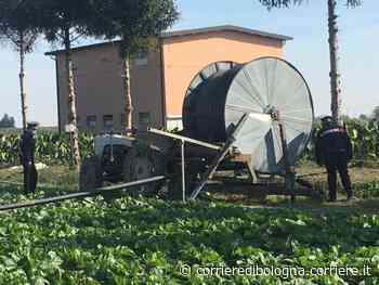 Modena, incidente sul lavoro: muore a 49 anni schiacciato dal trattore - Corriere della Sera