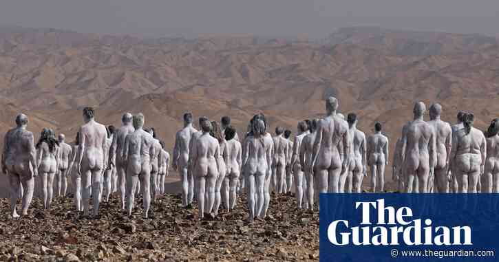 ‘It feels really natural’: Hundreds pose nude for Spencer Tunick shoot near Dead Sea