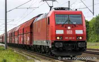 Unbekannte bewerfen in Herbolzheim Güterzug mit Steinen - Regenbogen