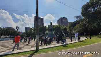 Videos: intentan derribar monumento de Cristóbal Colón y otros son dañados durante manifestaciones en la Reforma y Américas - Prensa Libre