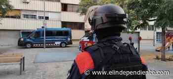 El juez deja libres con cargos a los 4 mossos detenidos por robo y soborno - El Independiente