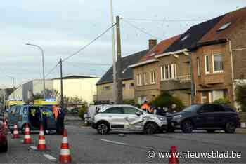 Moeder en kinderen gewond bij botsing op Ninoofsesteenweg