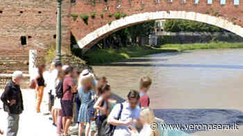 In zona Arco dei Gavi a Verona un uomo cade verso l'Adige: portato in ospedale - VeronaSera