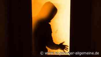 Einbrecher steigen in eine Arztpraxis in Augsburgs Innenstadt ein