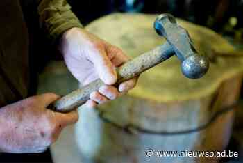 Geldkwestie ontspoort: duo gijzelt bewoners met hamer en perst 550 euro af