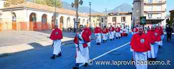 Erba, la processione del Masigott Don Bruno sacerdote da 50 anni - La Provincia di Como