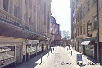 Man doet zich voor als klant maar steelt verschillende juwelen in Diamantwijk