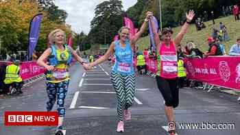 Thousands take part in Yorkshire Marathon - BBC News