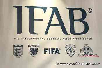 Binnenkort revolutie in het voetbal? IFAB bestudeert idee om rust met tien minuten te verlengen