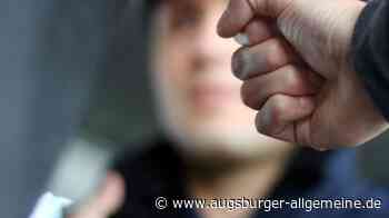 Fast nackter Mann schlägt nachts in Ulm nach Polizisten - Augsburger Allgemeine