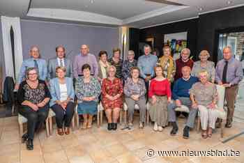 Tachtigjarigen komen samen in zaal de Cycloon - Het Nieuwsblad