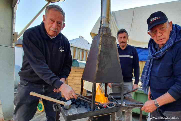 Internationale smeden geven kennis aan elkaar door