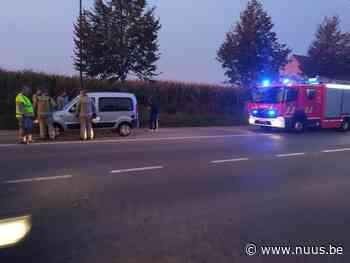 Kortsluiting in voertuig aan kruispunt 't Hoofd in Zwalm - NUUS
