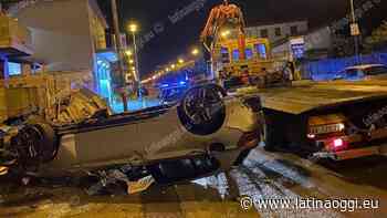 Sbanda per evitare i cinghiali e si ribalta - latinaoggi.eu