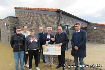 Bouwinnovatie schenkt 2.500 euro aan semi-internaat 't Hoeve... (Lummen) - Het Nieuwsblad