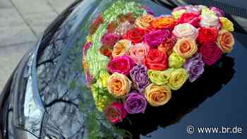 Bamberg: Geschmücktes Hochzeitsauto während Trauung beschädigt - BR24
