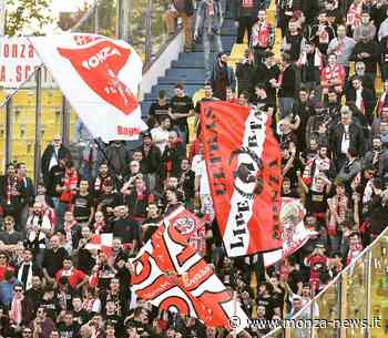 Parma - Monza, Carlos Augusto regala una maglia ad un piccolo tifoso | FOTO - Monza-News