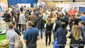 In Theaterhalle Heufeld stellen 40 Betriebe 70 Ausbildungsberufe vor - ovb-online.de