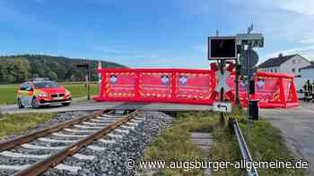90-jährige Fußgängerin wird am Bahnübergang von Zug erfasst und stirbt