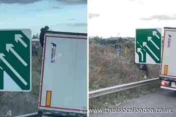 A2 near Bean: Video shows suspected migrants exiting lorry