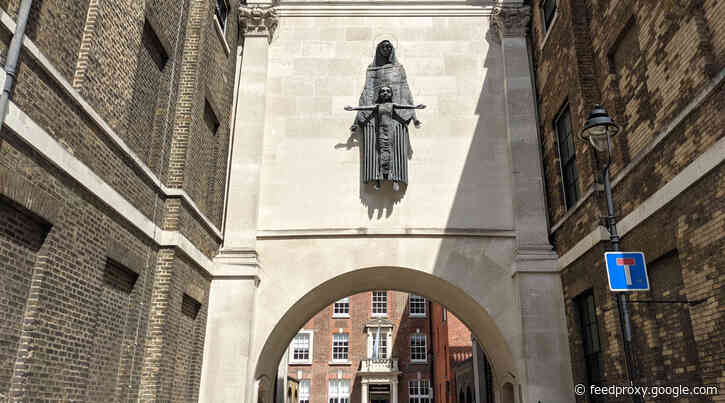 London’s Alleys: Dean’s Mews, W1